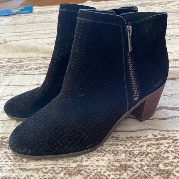 Lucky Brand perforated genuine leather lp-Petre wooden block heel booties sz 8.5 - Picture 1 of 11